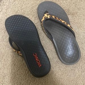 NWOB vionic tide II thong flips flops